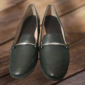 Naturalizer Soul Womens Loafer Shoes With Metal Accent Size 9M